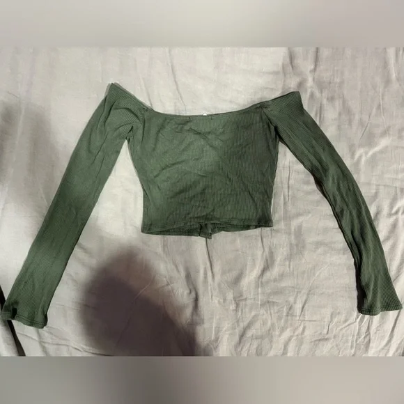 Green off shoulder cropped long sleeve - Picture 2 of 2